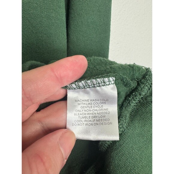 Peanuts Kids XS Unisex Snoopy On Candy Cane Sweatshirt Green Pullover Christmas - Picture 7 of 8